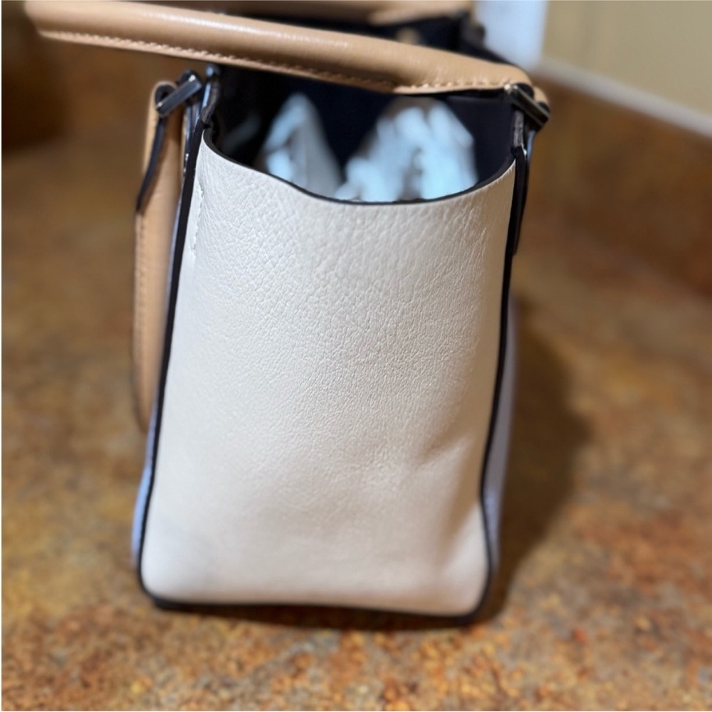 Michael Kors Collection Mini Tote
Crossbody Bag - Picture 4 of 12